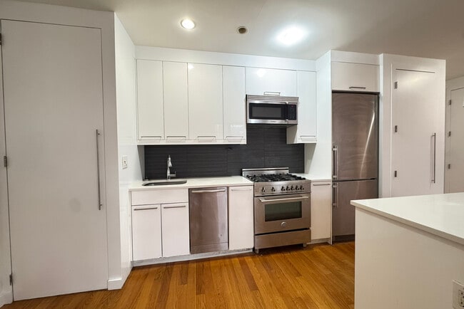 Building Photo - 51 E 128th St