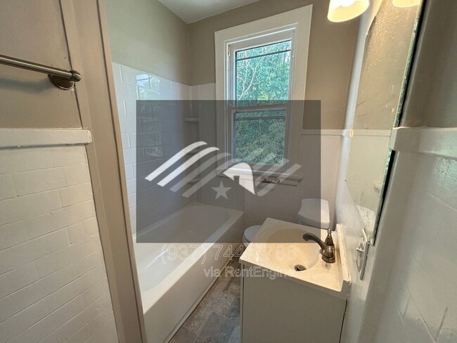 Building Photo - 5563 Bosworth Pl