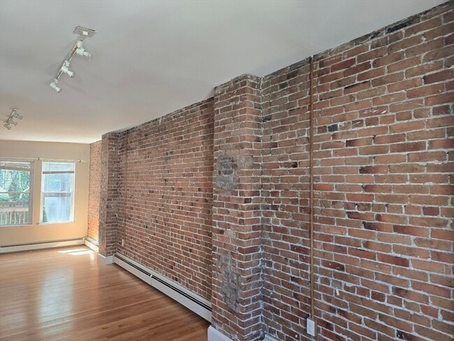 Building Photo - 319 Spruce St