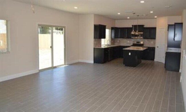 Building Photo - 2439 Valdes Dr
