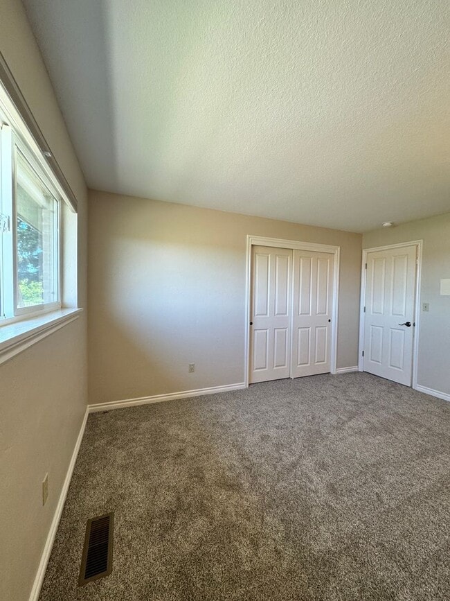 Building Photo - Large lower valley home, freshly remodeled...