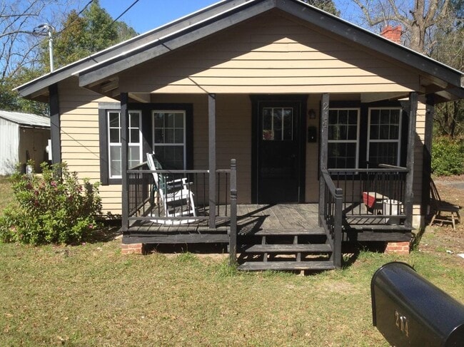 Primary Photo - 2 bedroom 1 bathroom home located in Glenn...