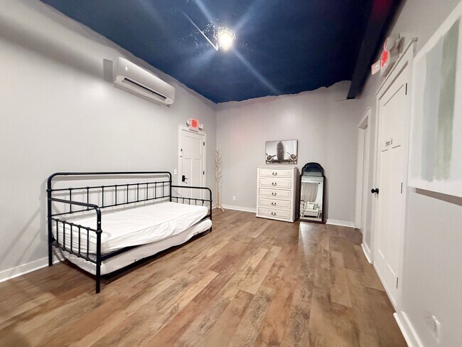 Building Photo - 209 S Church St