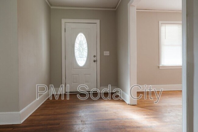 Building Photo - 5313 Randall Ave