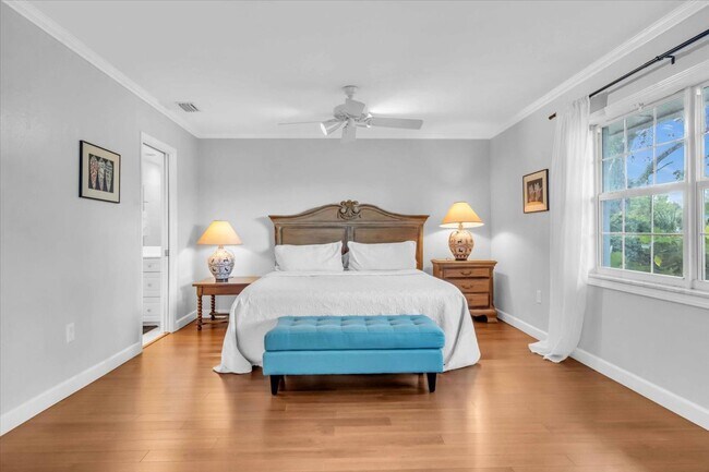 Building Photo - 2732 Valencia Dr