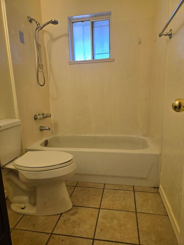 Building Photo - 10840 N 15th Ave