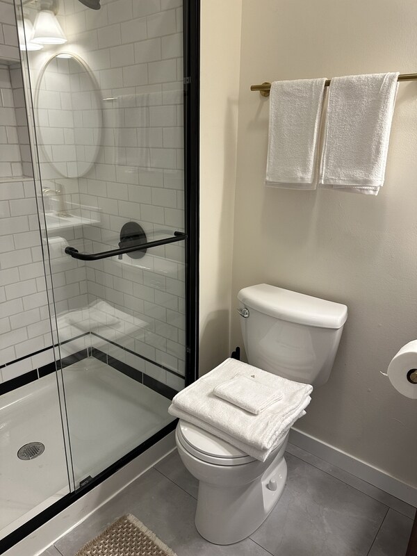 Building Photo - 315 N Pinckney St