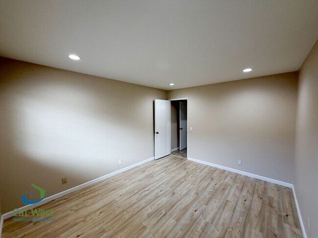 Building Photo - $4995 - Beautiful and Well Maintained South Gilroy Home w/ Salt Water Pool!!