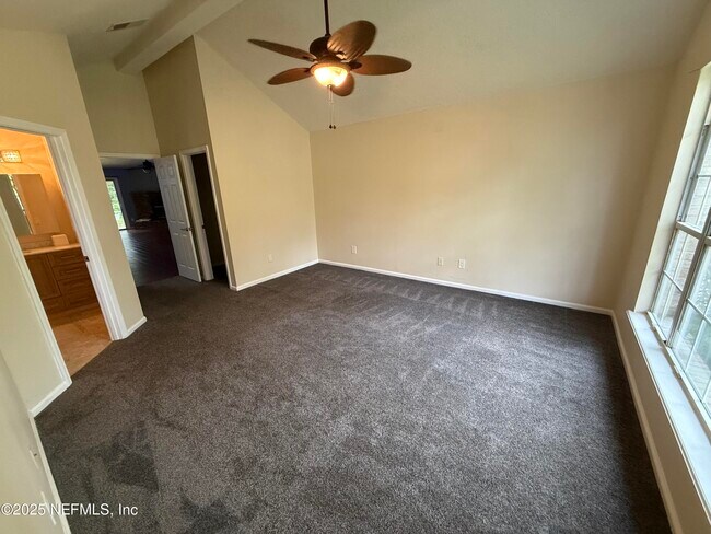 Building Photo - 958 Long Lake Dr
