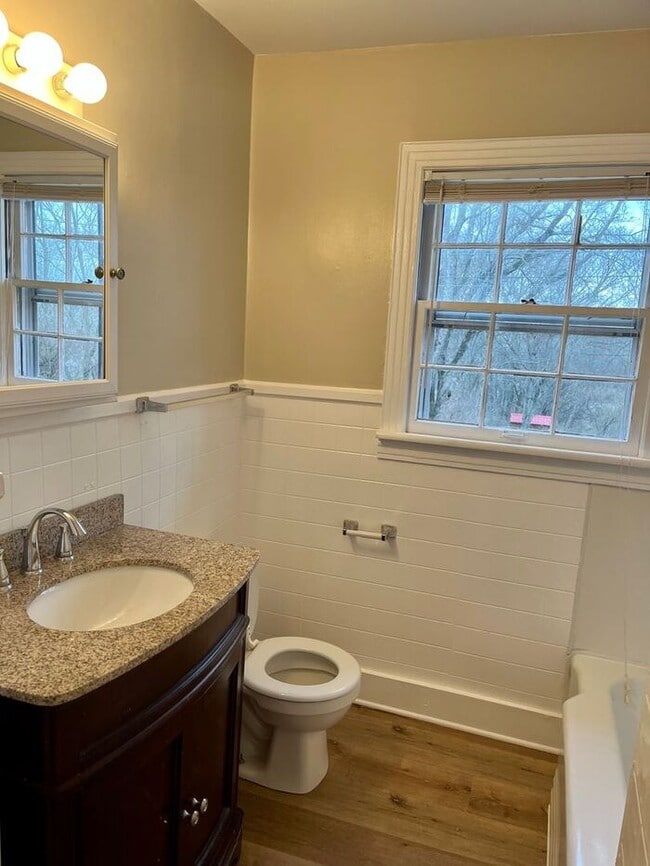 Building Photo - Beautiful 3 Bedroom Home w/yard!