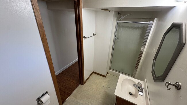 Building Photo - 525 E 47th St