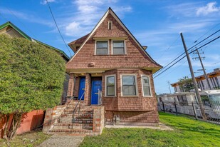 Building Photo - 2804 Adeline St