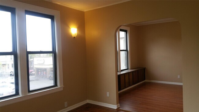 Building Photo - 2115F Grove St