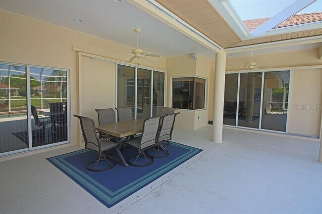Building Photo - 811 Rotonda Cir