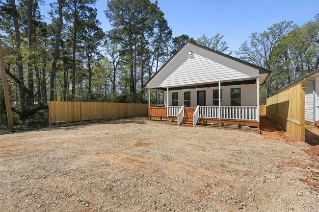 Building Photo - 210 Canary St