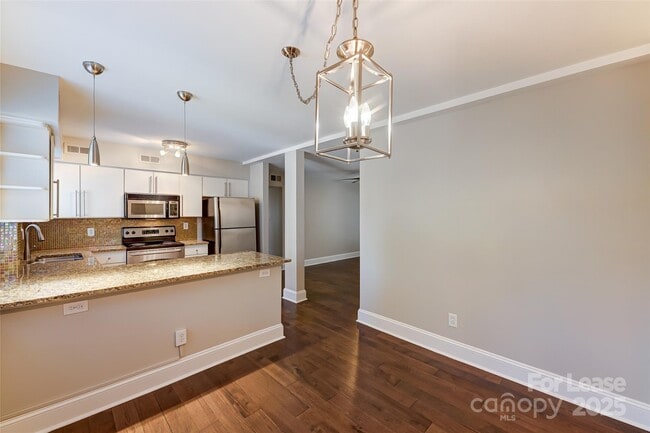 Building Photo - 227 N Dotger Ave