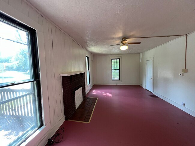 Building Photo - 805 N Park Ave