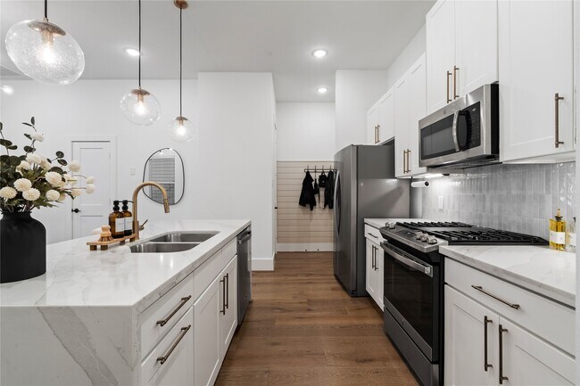 Building Photo - 9011 Wellspring Dr