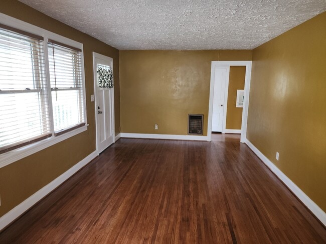 Building Photo - 4904 Inglewood Ct