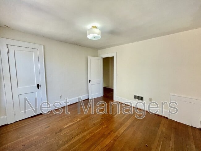 Building Photo - 117 Woodside Ave