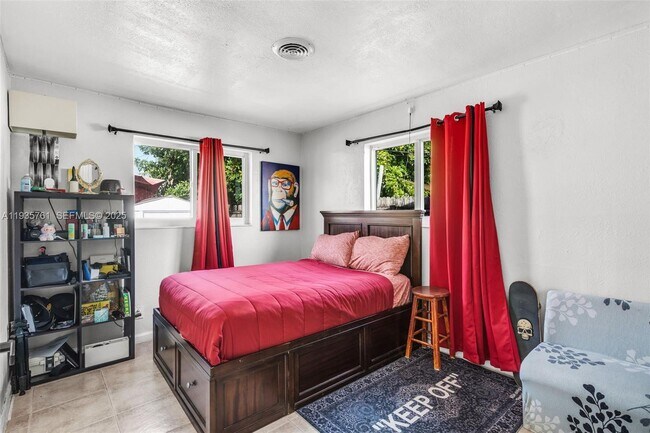 Building Photo - 6841 NW 7th Ct