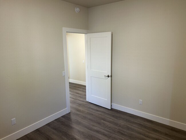 Building Photo - Beautifully Remodeled President’s Neighborhood Home