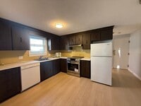 Building Photo - 100 Central St