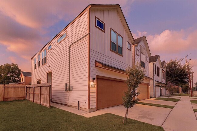 Building Photo - 2115 Esther Dr