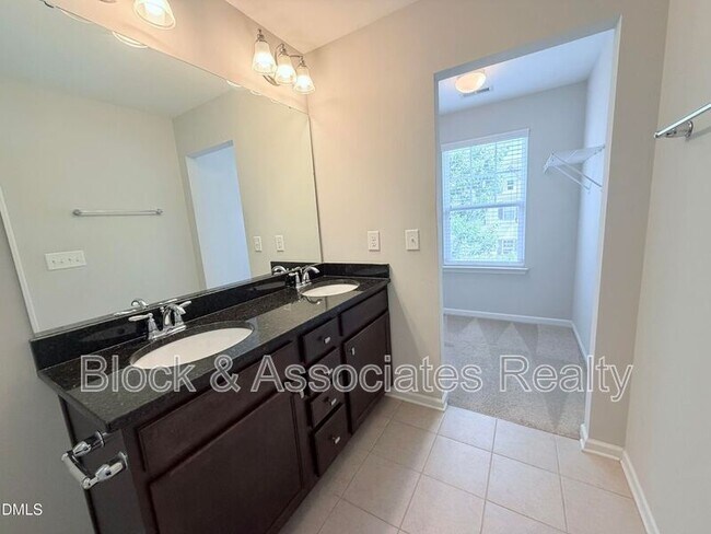 Building Photo - 210 Hamlet Pl