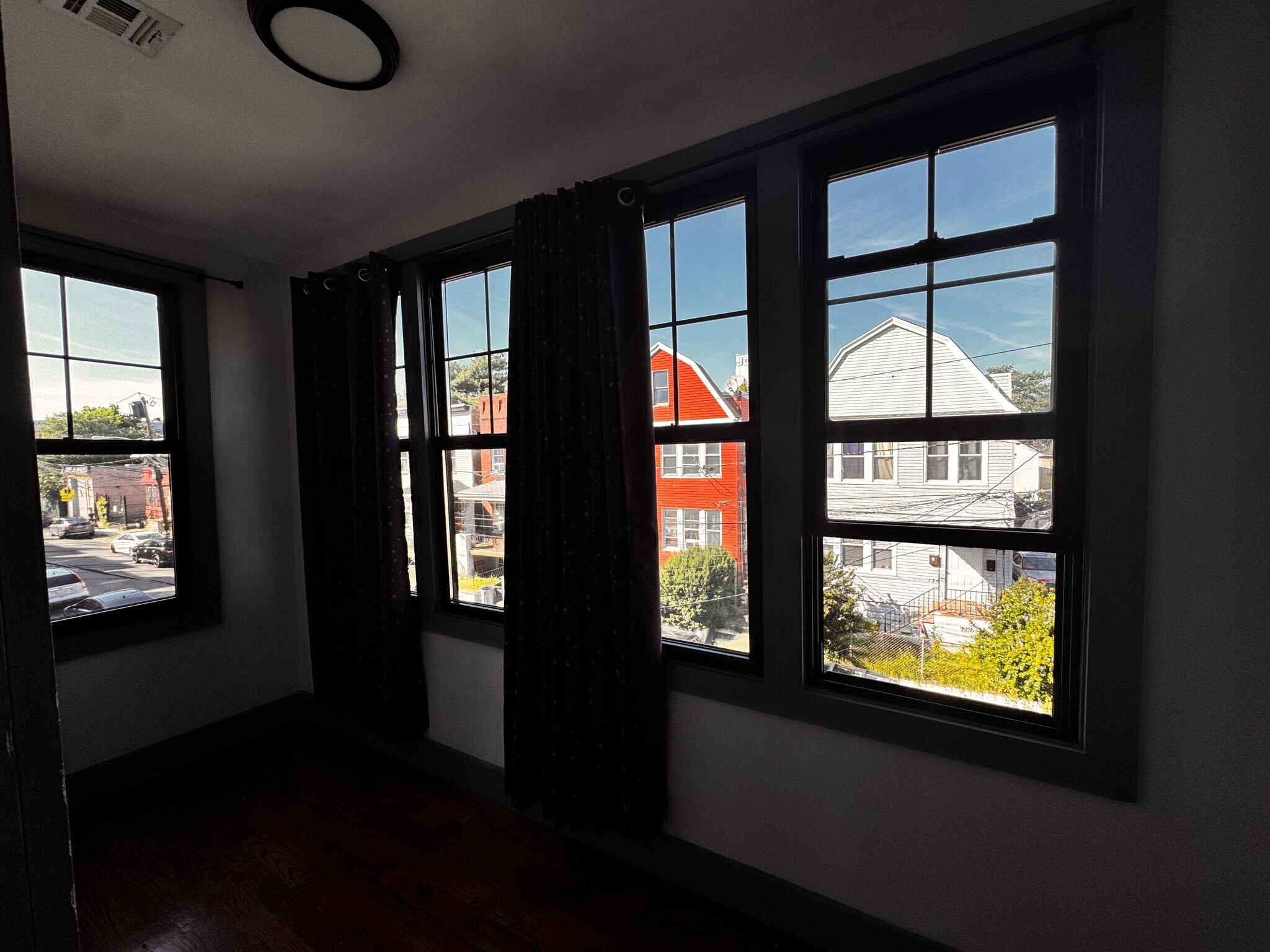 Building Photo - 137 Myrtle Ave