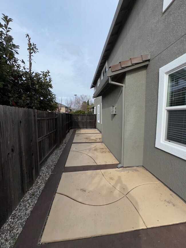 Building Photo - Looking for a Great Place to live?