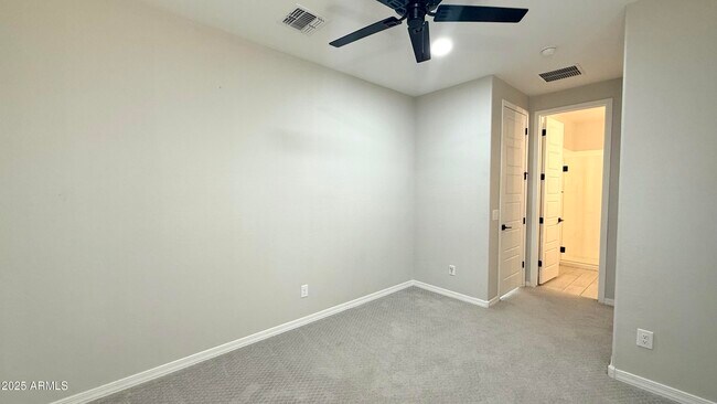 Building Photo - 26410 N Thornhill Dr