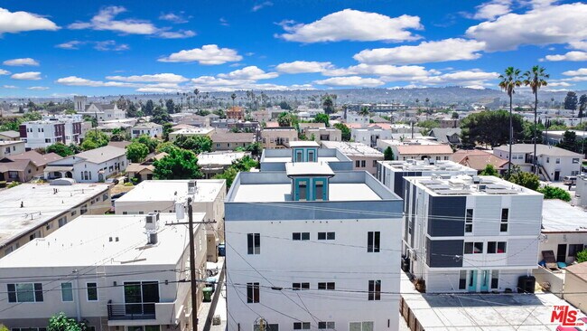 Building Photo - 4547 Saturn St