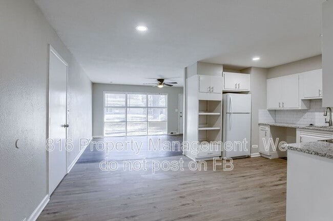 Building Photo - 11420 Manchester Ave