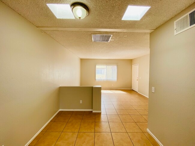 Building Photo - Huge Adobe 2 Bed/1Bath Adobe Townhome in C...