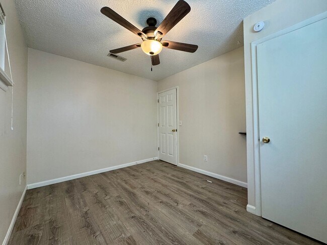 Building Photo - 3531 Sleepy Hollow Rd