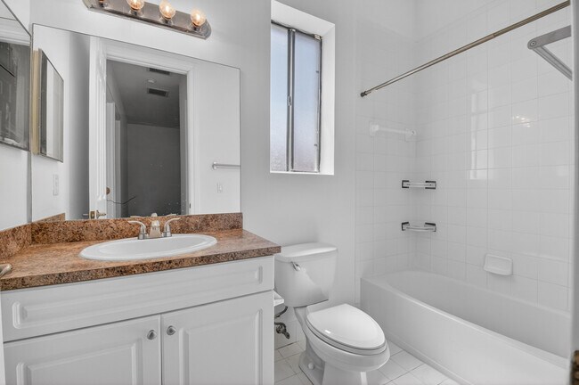 Building Photo - 2515 Venetian Ct