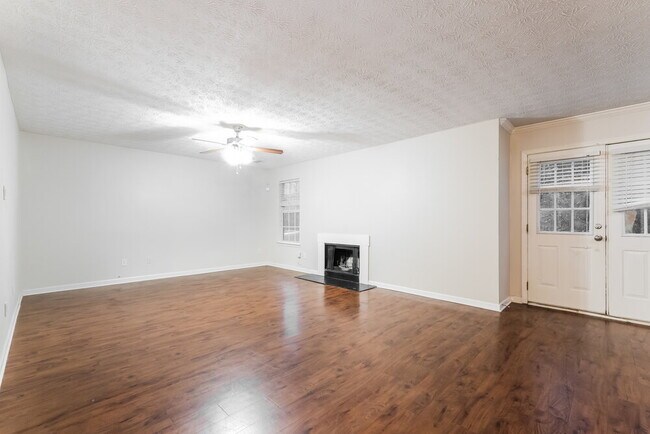 Building Photo - 3900 Georgia Dr