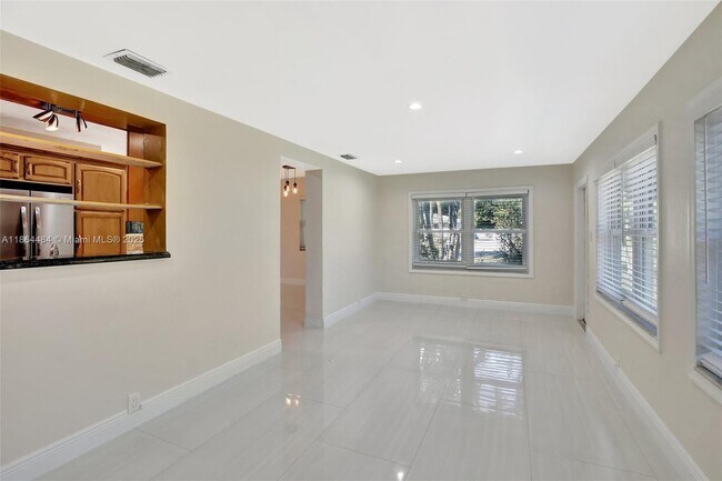 Building Photo - 100 N Hibiscus Ct