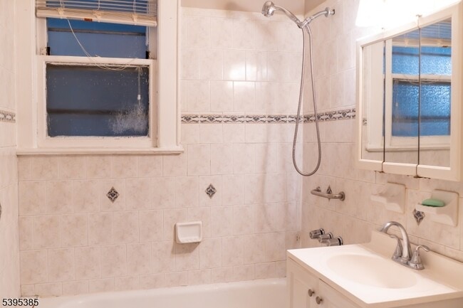 Building Photo - 108 Berkshire Pl