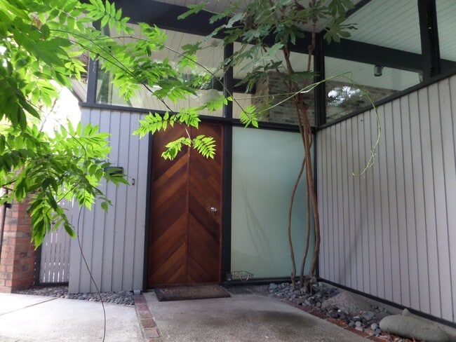 Building Photo - Incredible 3-Bedroom Mid-Century Stunner on Mercer Island! Huge Yard and Central A/C!!
