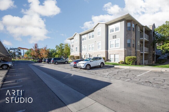 Building Photo - 331 Belmont Pl
