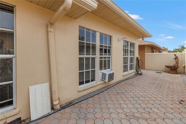 Building Photo - 2267 Heron Cir