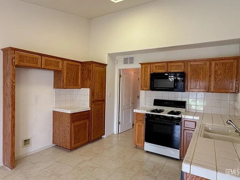 Building Photo - 10217 Polo Saddle Dr