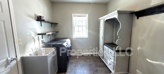 Building Photo - 2057 Rowley Rd