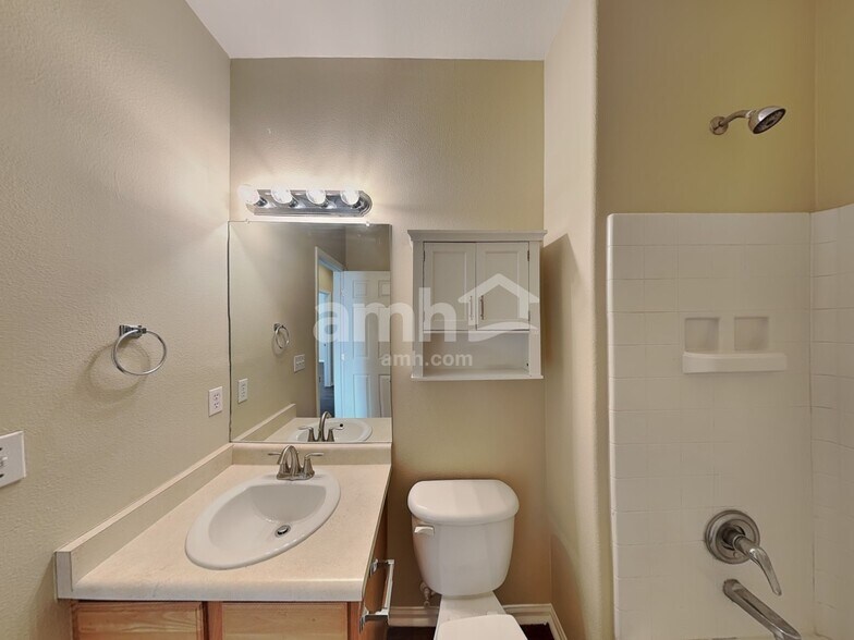 Building Photo - 15142 E 119th Ave