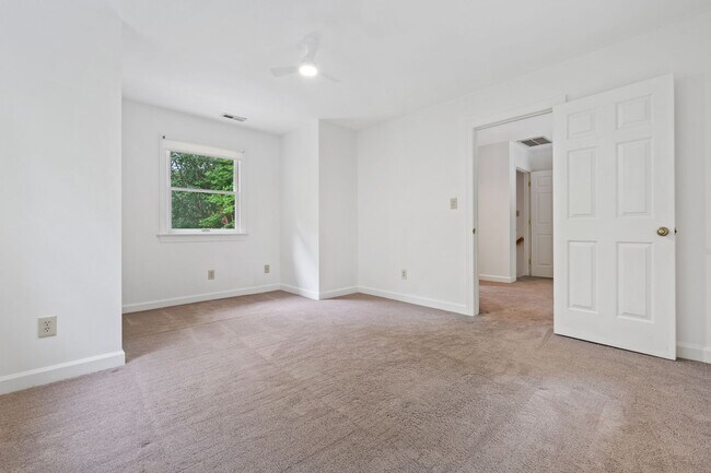 Building Photo - Bolin Creek 4 Bedroom House with Fabulous Forest Views Available May 15!