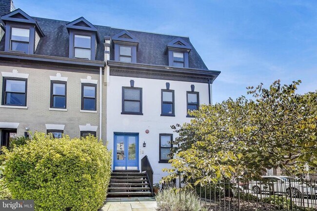 Primary Photo - 1480 Harvard St NW