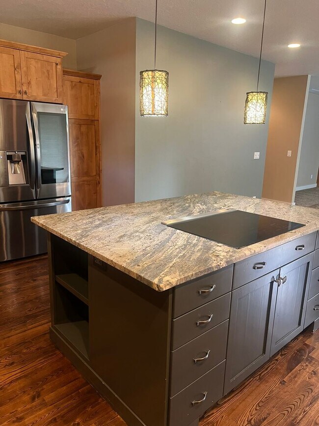 Building Photo - "Luxury Living: Stunning home with marble counter tops & Fireplace!"