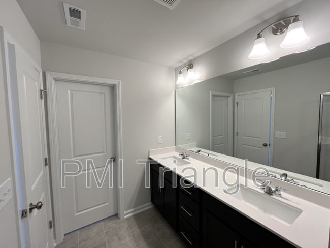 Building Photo - 1615 Singing Bird Trl